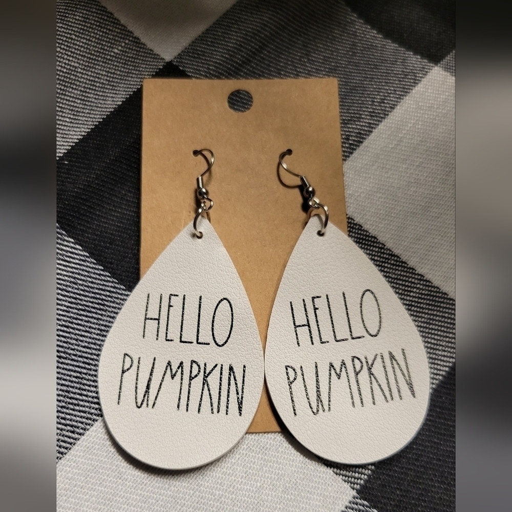 Hello Pumpkin white & black faux leather earrings fall, NEW.